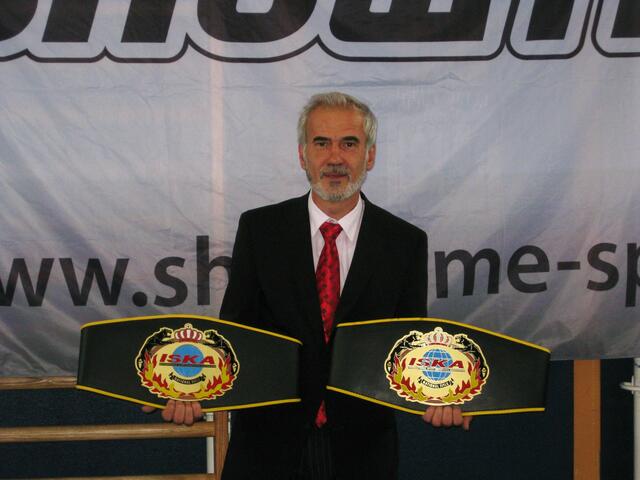 Die beiden Gürtel für den Titel des Deutschen Meisters 2011 von der Organisation ISKA