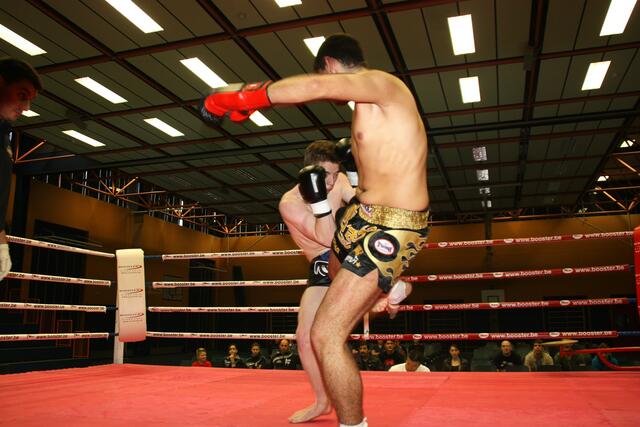 Auch Knieschläge zum Körper waren erlaubt!