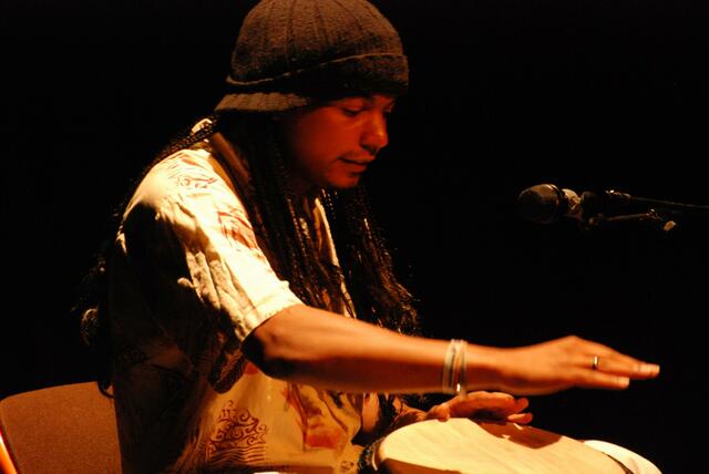 "Themba traut sich trotz AIDS" - szenische collage  02