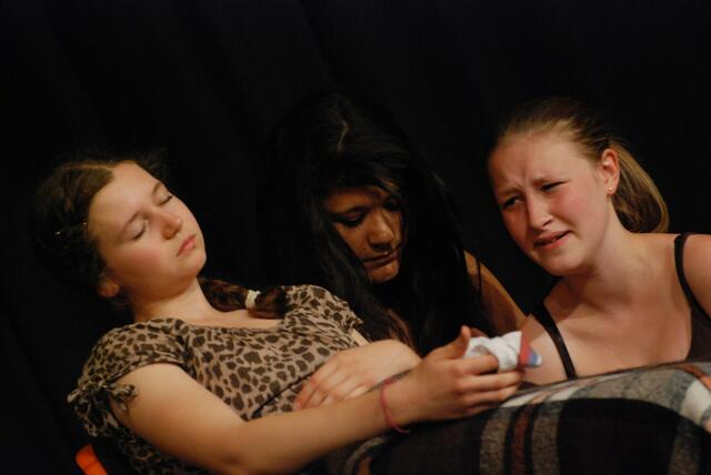 "Themba traut sich trotz AIDS" - szenische collage  11