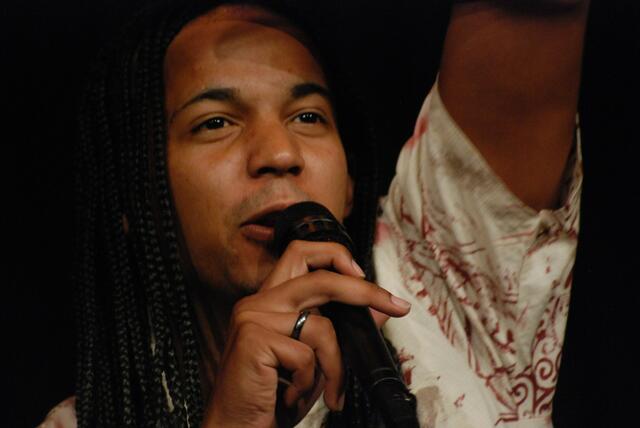 "Themba traut sich trotz AIDS" - szenische collage  15