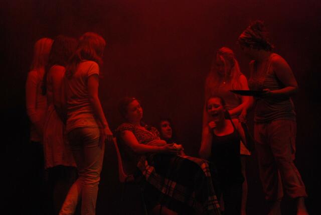 "Themba traut sich trotz AIDS" - szenische collage  12