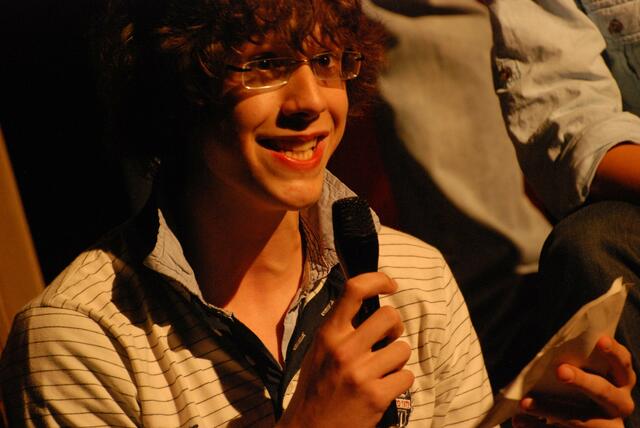 "Themba traut sich trotz AIDS" - szenische collage  06