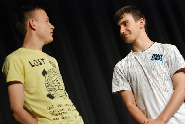 "Themba traut sich trotz AIDS" - szenische collage  07