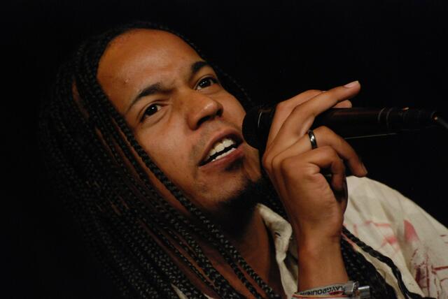 "Themba traut sich trotz AIDS" - szenische collage  17