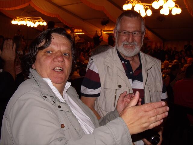 Wenn man schon in Springe ist, dann kann man sich auch treffen, hier zusehen Gunhild Klingenberg und Reinhold Krause