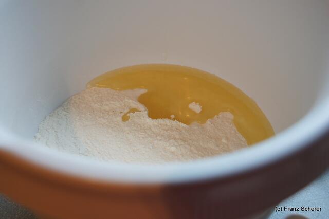 Rezept: Marokkanische Gazellenhörnchen - So sieht der künftige Teig aus