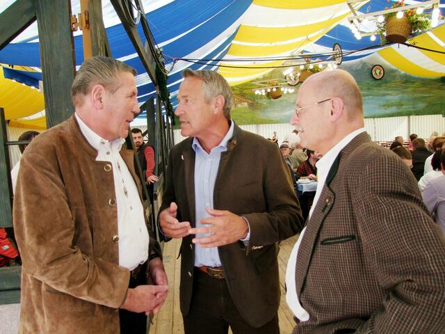 Sport Spitzengespräch: Boxlegende Armin Kneer, Eishocheylegende Alois Schloder und Werner Rohrer, Hauptamtsleiter der Stadt Königsbrunn