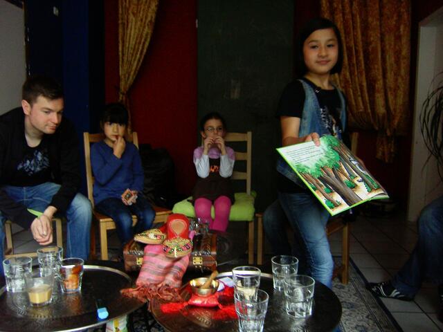 Junge Leserinnen und Leser testeten die Buchtipps der Lese- & Erzählkarawane im Orientalischen Zimmer