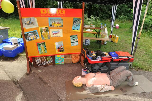 An der Puppe konnte man Herzmassage üben.