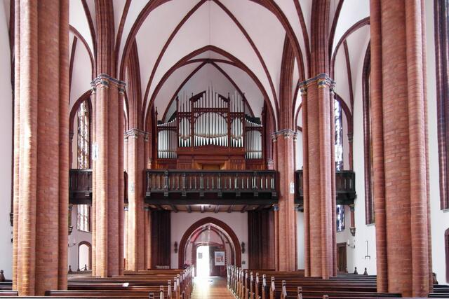 Seit 2010 gehört zur Kirche eine neue Orgel. Das Instrument, das von der Kirchengemeinde gekauft und restauriert wurde, stammt aus dem englischen Chesterfield und ist mehr als 100 Jahre alt, aber technisch auf dem neuesten Stand.