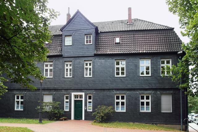 Das Pfarrhaus der Kirchengemeinde "Zu den Heiligen Engeln" am Von-Ketteler-Platz in Peine