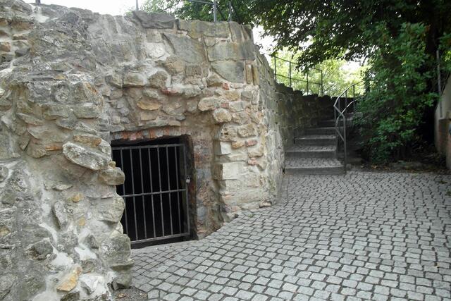 Nach der Umgestaltung des früheren Amtmann-Ziegler-Gartens sind im Burgpark viele freigelegte und restaurierte Teile der historischen Befestigungsanlage zu sehen.