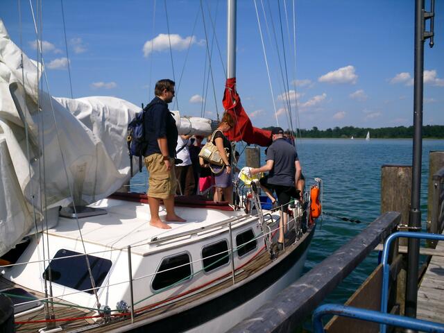 Und sahen eine Segeljacht zurück kommen