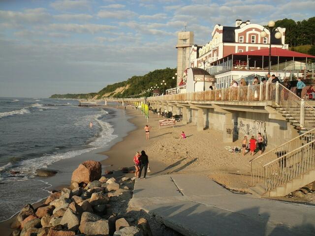 Toller Strand im russischen Svetlogorsk, das einst Rauschen hieß.