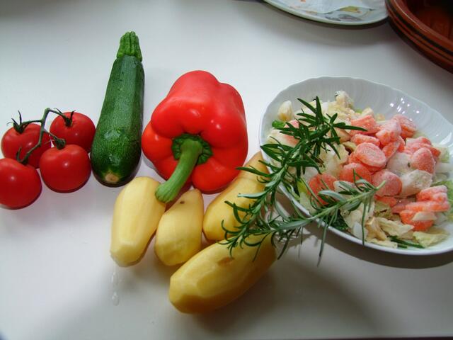 Gemüse was beliebt - auch eingefroren z.B. "Kaisergemüse" ...