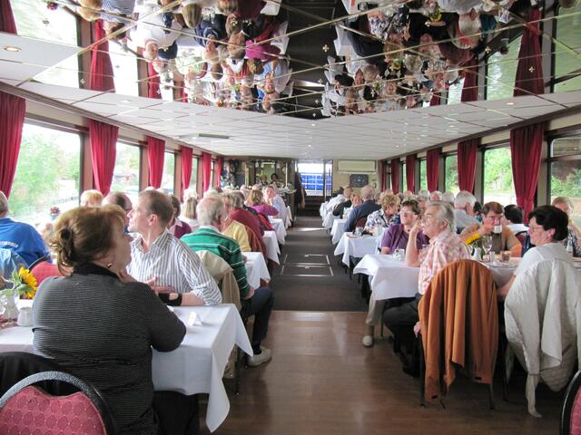 Gemütliches Zusammensein bei Kaffee und Kuchen