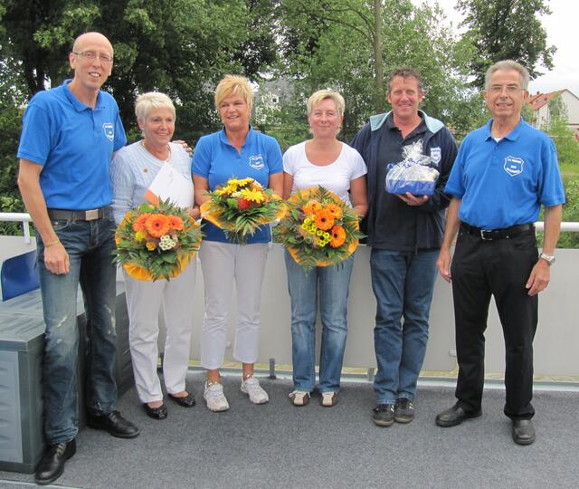 v.l. Thorsten Lange, Heidi Schlüter, Petra Trautmann, Beate Selensky, Carsten Eisold (Vostandsmitglied des SV Wacker Osterwald) und Gerd Seifried