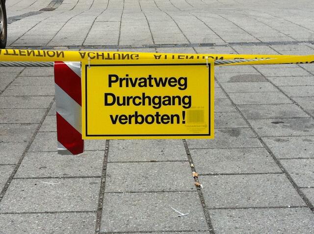 Ist auf dem "Privatweg" vor City Galerie bzw. Volkshochschule der Durchgang vielleicht bald wieder erlaubt?