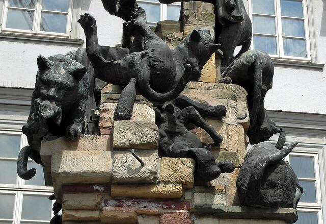 Detail der Säule "Katzenbalgen" von Siegfried Neuenhausen