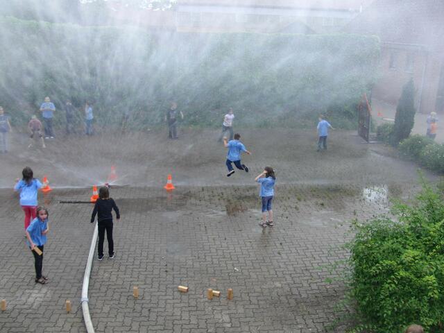 Natürlich durften auch die Wasserspiele nicht fehlen, ...