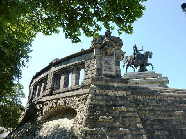 Das markante Reiterstandbild von Wilhelm I