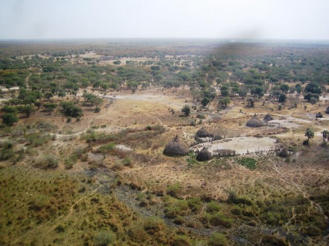Viele Stämme leben aber in Hüttendörfern
