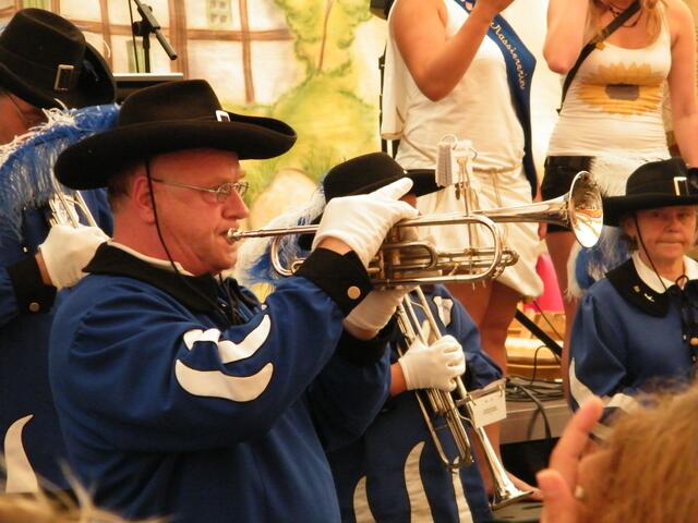 Vermutlich das Instrument zu heiß gewaschen??? Eingelaufen???? ;-)