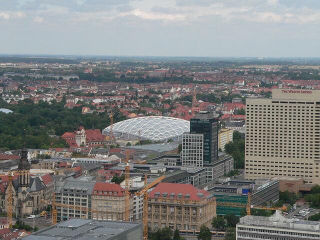 Vom "Uniriesen" aus hat man einen herrlichen Blick auf Leipzig und kann die Größe von Gondwanaland erfassen