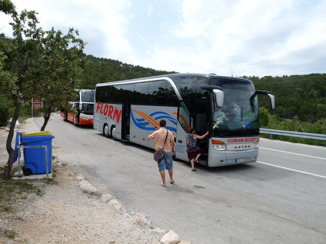 Mit zwei Bussen waren wir unterwegs - im ersten Bus hatte ich die Reiseleitung