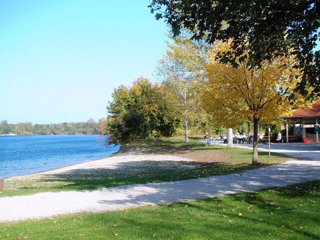 Der idyllische Ilsesee in Königsbrunn ...
