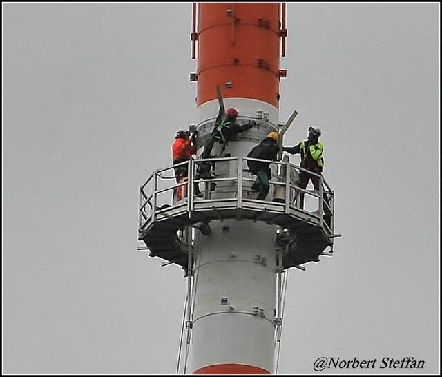 Jetzt sitzt wieder ein Teil der neuen Antenne.