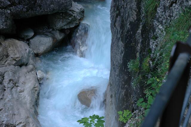 Am Grunde des Tals sammelt sich das Wasser.