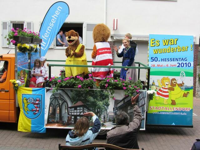 Der Stadtallendorfer Motivwagen in der Altstadt von Oberursel - Hessentag 2011 in Oberursel (Foto: Sören-Helge Zaschke) | Foto: Sören-Helge Zaschke