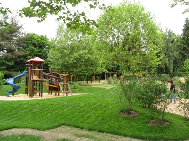 Fast fertiger Spielplatz am 22.5.2011