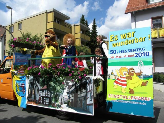Der Stadtallendorfer Motivwagen beim Festzug in Oberursel - Hessentag 2011 in Oberursel (Foto: Sören-Helge Zaschke) | Foto: Sören-Helge Zaschke