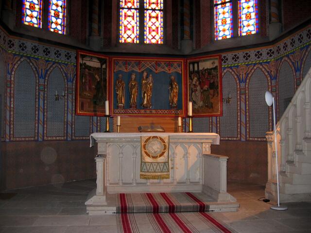 Der Kirchenaltar zu Bad Bibra.