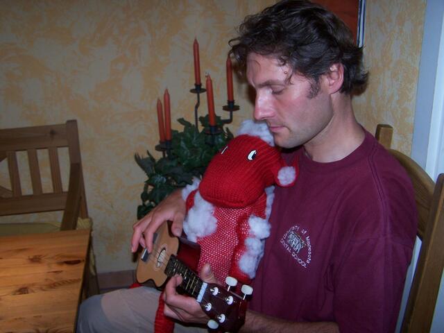 Pfoten weg, das ist meine Ukulele!