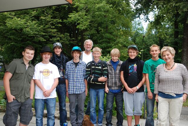 IKG-Schüler informieren sich über ihre Beteiligungsmöglichkeiten in sozialen Projekten.