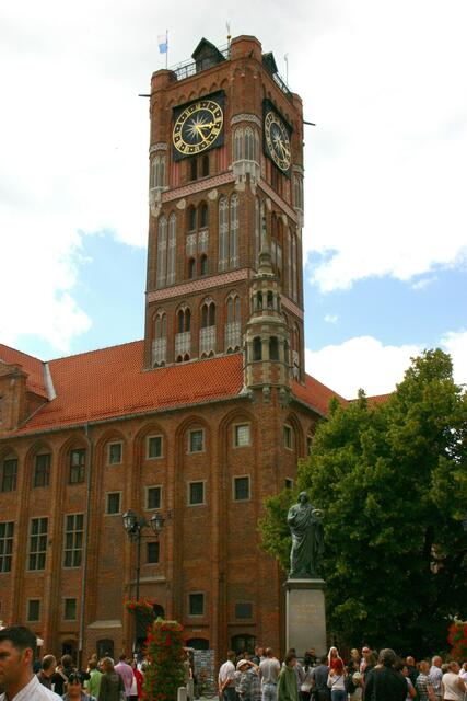 Thorn, Rathaus mit Kopernikusdenkmal