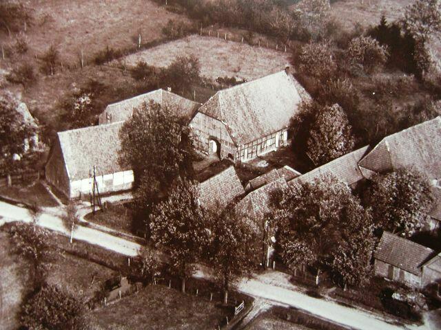 Links der Hof meiner Tante Else, rechts der Hof meiner Großmutter Emilie Wettig, geb. Prinzhorn