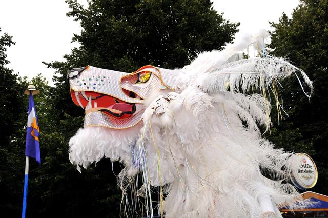 Ein Drachen durfte nicht fehlen: Auftakt des Maschseefestes.