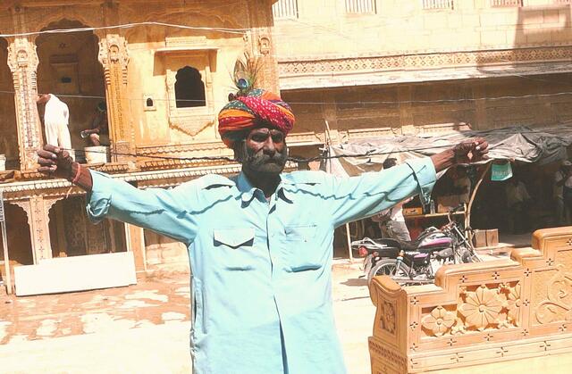 Das ist doch ein Bart! Inder in Delhi!