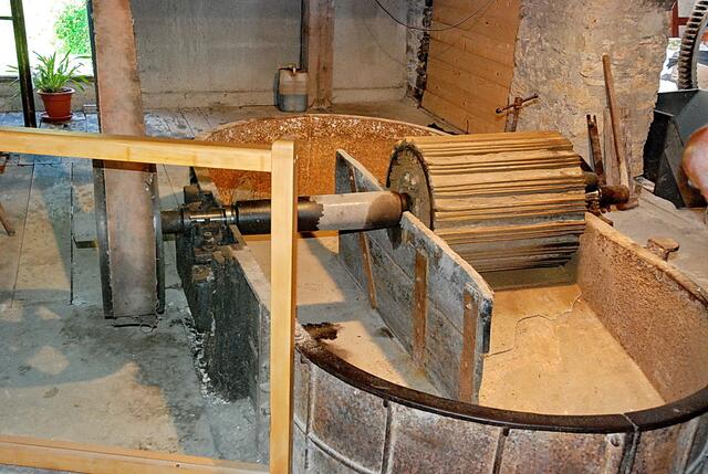 Ein Holländer - eines von vier noch erhaltenen Mahlwerken, die es hier in der Papiermühle gibt.