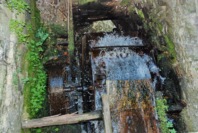 Das oberschlächtige Wasserrad - es steht