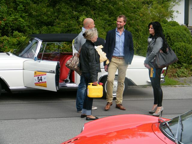 schöne Autos & schöne Frauen