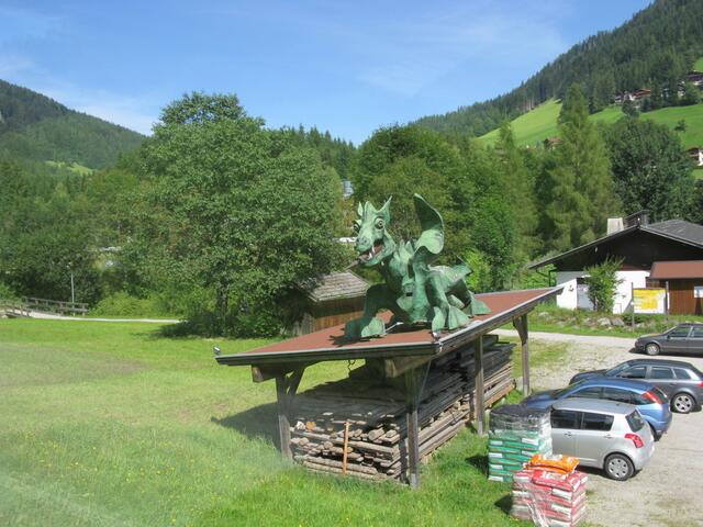 Was dieses Tier zu bedeuten hat, weis ich nicht? Es war vom Bus aus fotografiert.