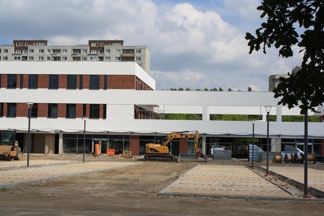 die neuen Laternen am rechten und linken Bildrand ....