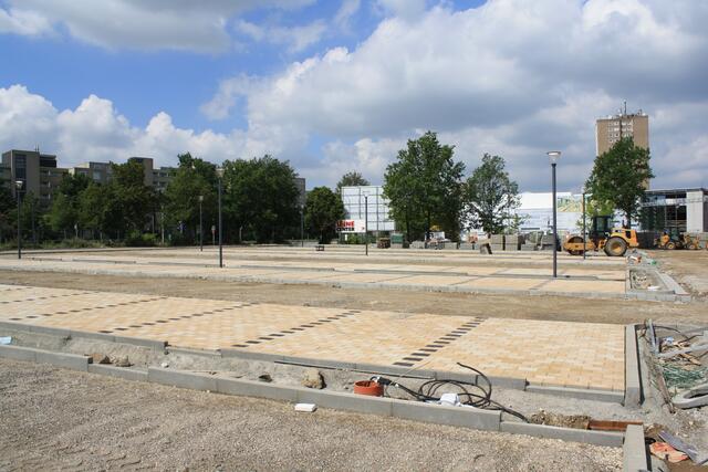 hier wird momentan der neue Parkplatz angelegt .....