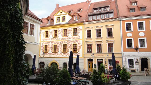 wunderschöne Häuser und Straßencafés